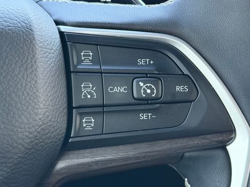 Used 2024 Jeep Grand Cherokee L Limited w/ Black Appearance Package AWD/4WD image 21