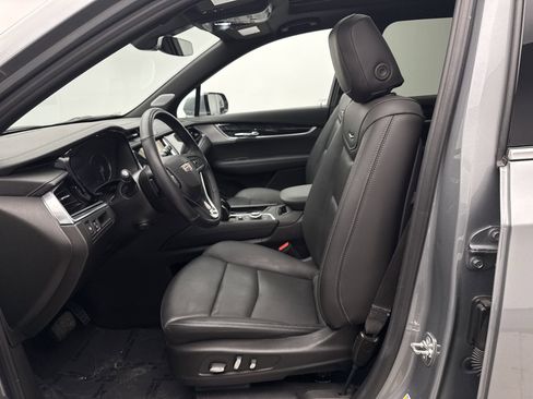 Used 2025 Cadillac XT6 Premium Luxury image 11