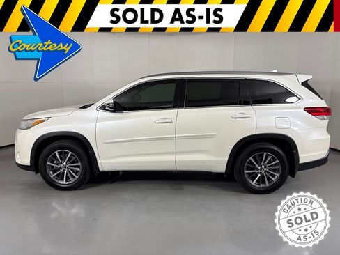 Used 2017 Toyota Highlander XLE w/ Carpet Mat Package FWD image 5