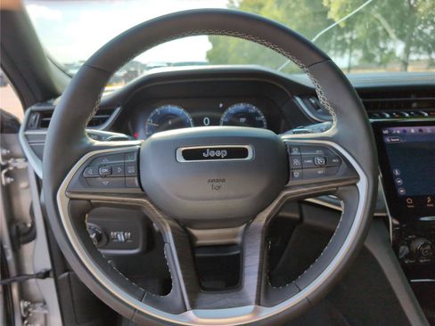 Used 2025 Jeep Grand Cherokee L Limited w/ Luxury Tech Group II RWD image 30