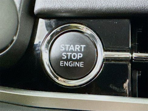 Used 2023 Mitsubishi Outlander ES image 28