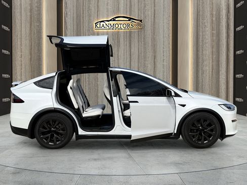Used 2023 Tesla Model X image 25