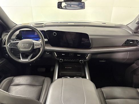 Used 2025 Chevrolet Suburban Z71 AWD/4WD image 40