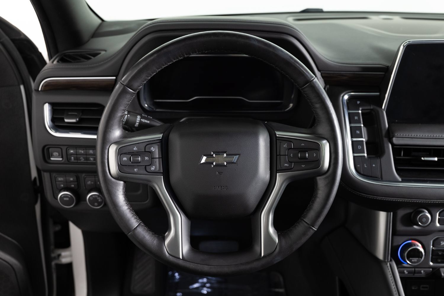 Used 2023 Chevrolet Tahoe Z71 w/ Luxury Package AWD/4WD image 35