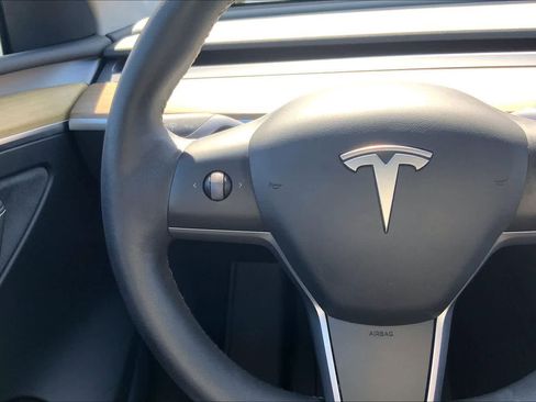 Used 2023 Tesla Model Y Long Range AWD/4WD image 24