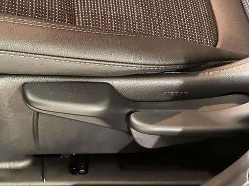 Used 2025 Buick Envista Preferred image 14