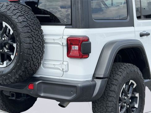 Used 2025 Jeep Wrangler Unlimited Rubicon 4xe w/ Safety Group AWD/4WD image 10