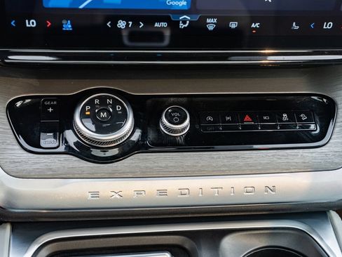 Used 2025 Ford Expedition Max Platinum w/ Driver's Package AWD/4WD image 18
