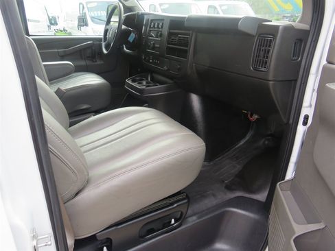 Used 2023 GMC Savana 2500 G2500 w/ Driver Convenience Package image 18