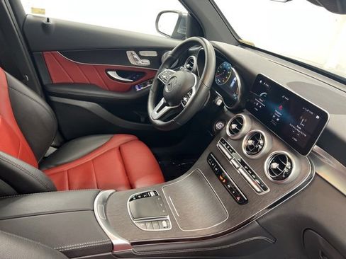Used 2021 Mercedes-Benz GLC 300 4MATIC image 25