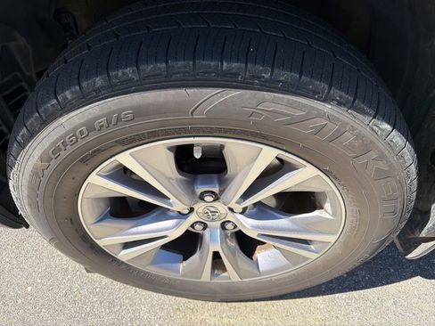 Used 2015 Toyota Highlander XLE image 8