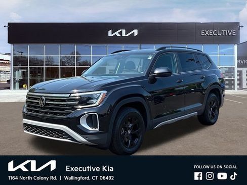 Used 2024 Volkswagen Atlas Peak Edition SE AWD/4WD image 1