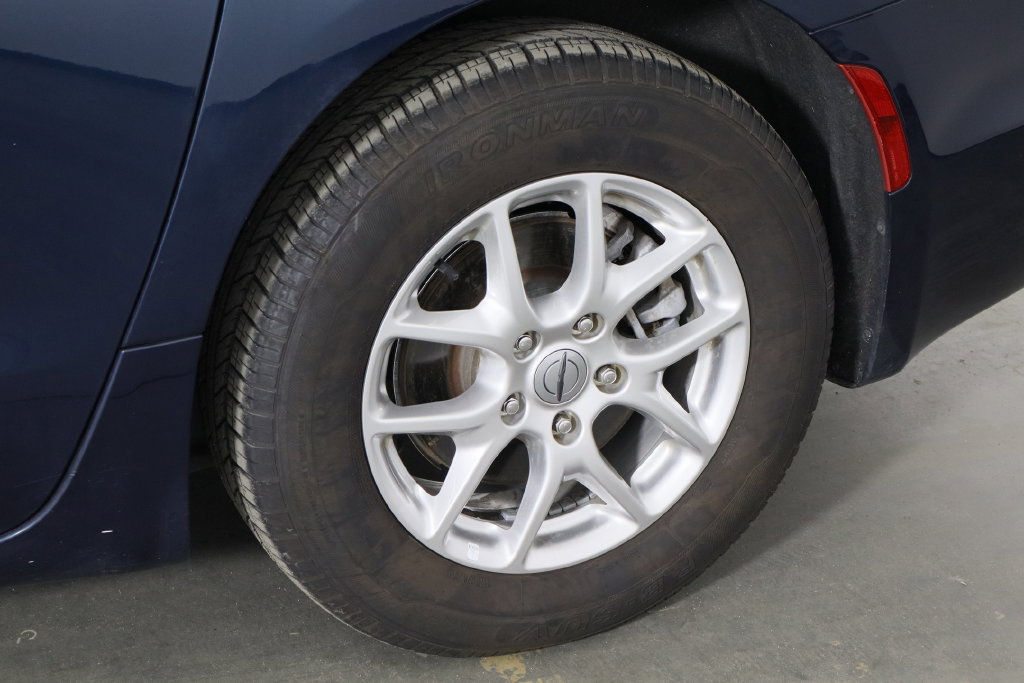 Used 2025 Chrysler Pacifica Select FWD image 41