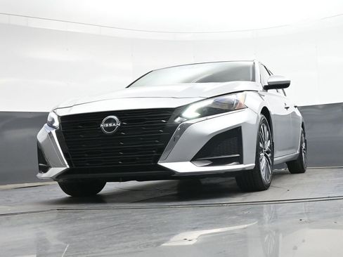 Used 2023 Nissan Altima 2.5 SV w/ SV Premium Package FWD image 50