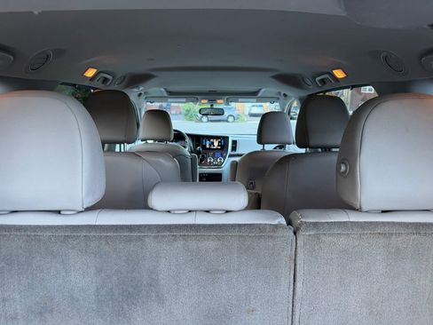 Used 2015 Toyota Sienna XLE w/ XLE Navigation Package FWD image 7