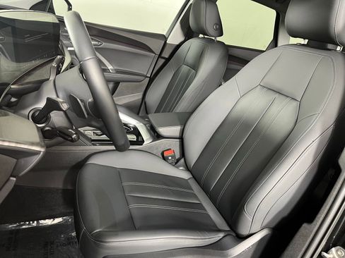 Certified 2025 Audi Q5 2.0T Premium Plus w/ Premium Plus image 12