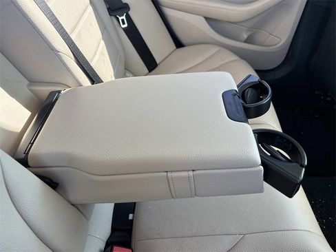 Used 2019 Mercedes-Benz C 300 Sedan image 19