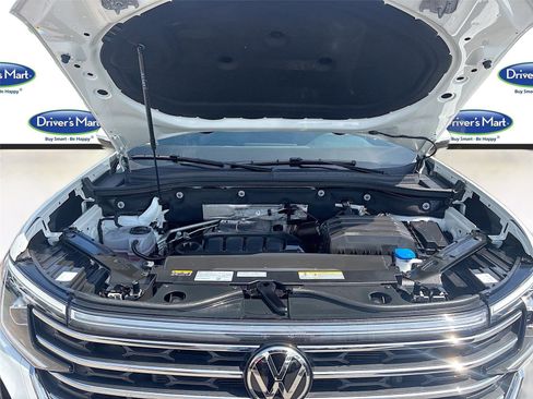 Used 2025 Volkswagen Atlas SE image 30