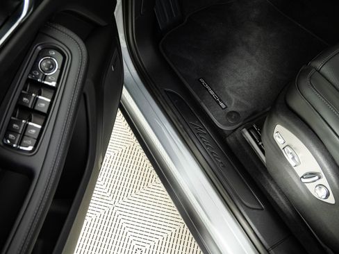 New 2026 Porsche Macan AWD/4WD image 8
