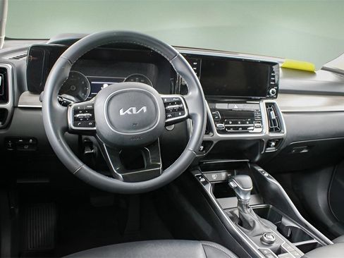 Used 2023 Kia Sorento EX w/ Panoramic Sunroof Package image 14