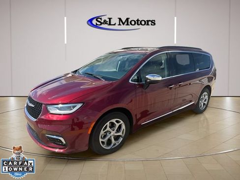 Certified 2023 Chrysler Pacifica Limited FWD image 4