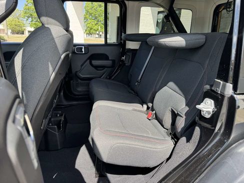 Used 2025 Jeep Wrangler Unlimited Rubicon w/ Convenience Group AWD/4WD image 12