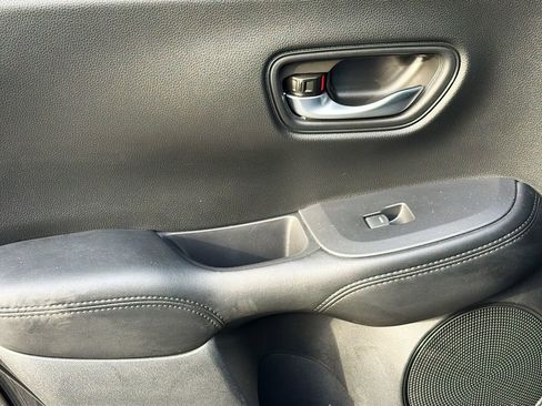 Used 2025 Honda HR-V LX image 24