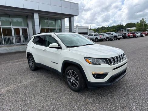 Used 2019 Jeep Compass Latitude w/ Popular Equipment Group FWD image 3