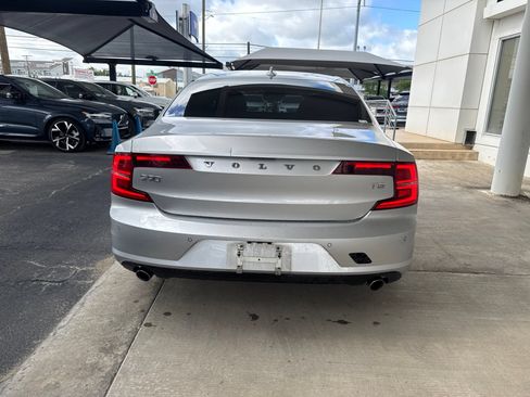 Used 2018 Volvo S90 T5 Momentum w/ Convenience Package FWD image 6