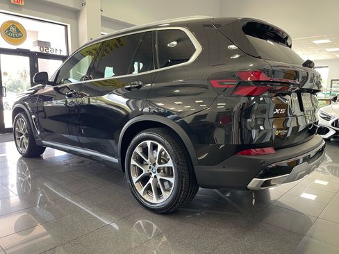 Used 2024 BMW X5 xDrive50e AWD/4WD image 3