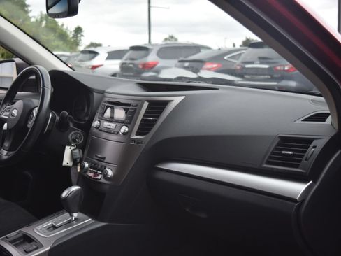 Used 2013 Subaru Outback 2.5i Premium AWD/4WD image 6