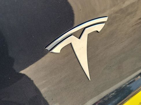 Used 2024 Tesla Model Y Long Range AWD/4WD image 30