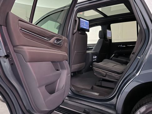 Used 2021 GMC Yukon Denali w/ Denali Premium Package image 21