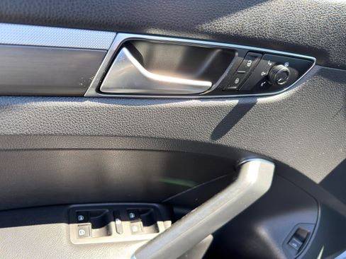 Used 2018 Volkswagen Passat 2.0T R-Line w/ R-Line Lighting Package image 23