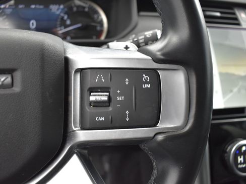 Used 2023 Land Rover Discovery S image 14