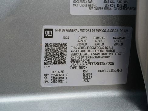 Used 2025 GMC Sierra 1500 SLT AWD/4WD image 43