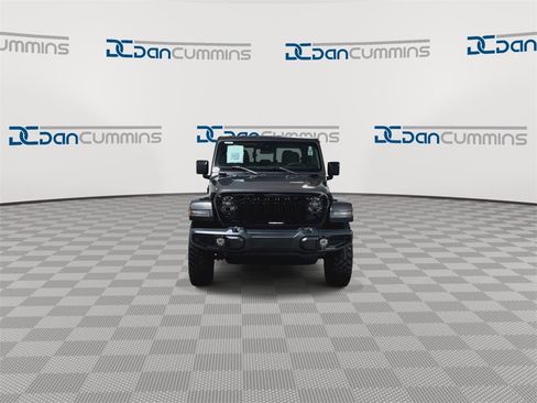 Used 2024 Jeep Gladiator Sport image 3