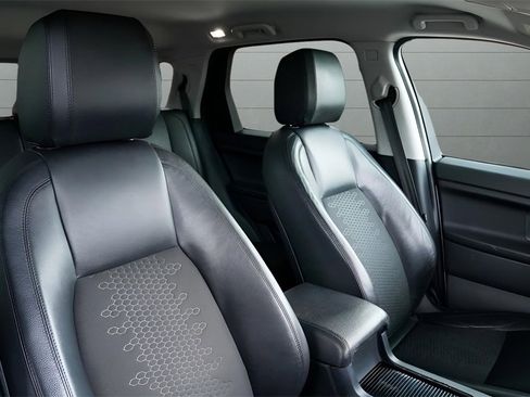 Used 2019 Land Rover Discovery Sport SE image 55