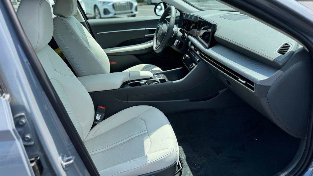 New 2026 Hyundai Sonata SEL FWD image 17