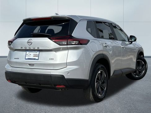 Used 2025 Nissan Rogue SV image 2