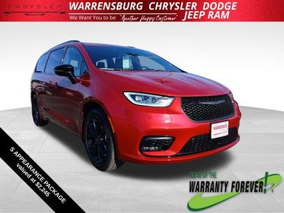 New 2026 Chrysler Pacifica Select w/ S Appearance Package