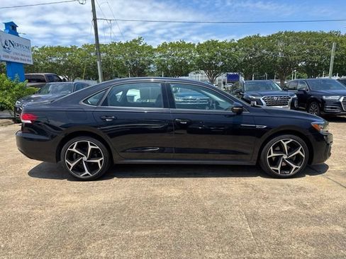 Used 2020 Volkswagen Passat 2.0T R-Line FWD image 4