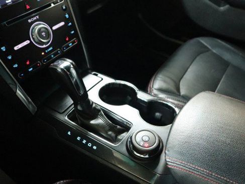 Used 2017 Ford Explorer Sport image 18