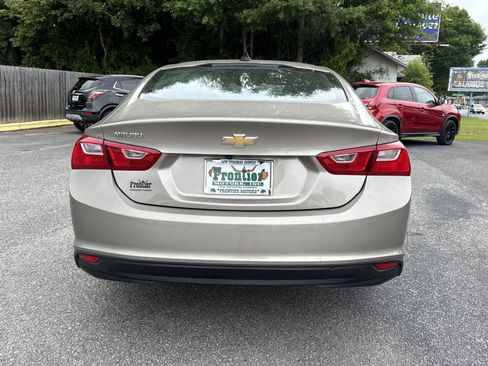 Used 2022 Chevrolet Malibu LS FWD image 4