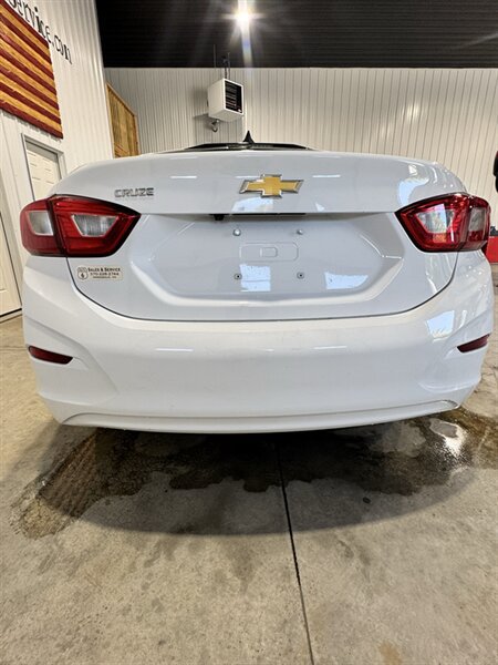 Used 2018 Chevrolet Cruze LS FWD image 5