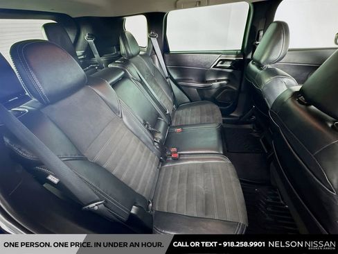 Used 2023 Mitsubishi Outlander SE Black Edition image 28