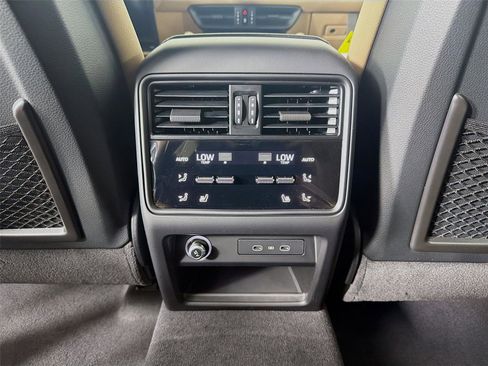 New 2026 Porsche Cayenne image 21