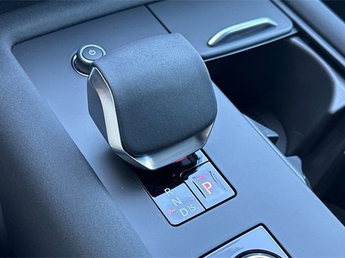 New 2025 Land Rover Discovery Dynamic SE image 21