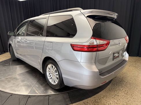 Used 2015 Toyota Sienna XLE w/ XLE Navigation Package FWD image 5