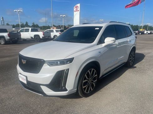 Used 2021 Cadillac XT6 Sport w/ Platinum Package AWD/4WD image 4